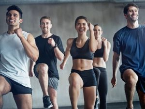 Động tác Cardio rất đơn giản dễ thực hiện phù hợp cho mọi độ tuổi