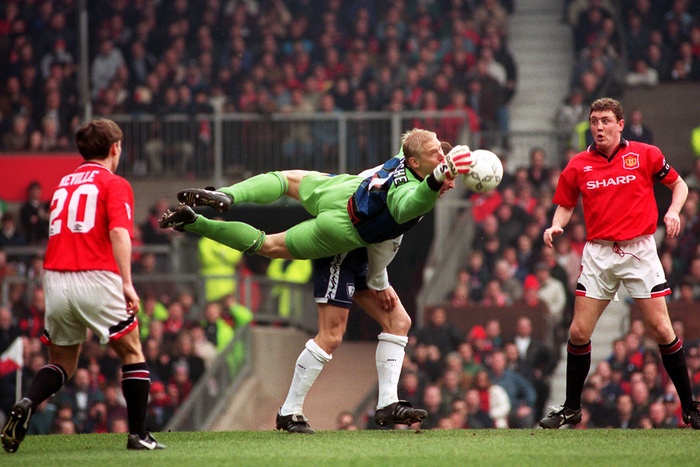 Peter Schmeichel là 1 trong 10 thủ môn đi vào huyền thoại