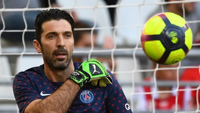 4 Gianluigi Buffon