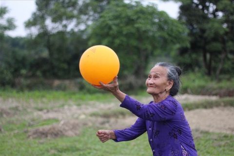 Bong Chuyen Hoi Nguoi Lon Tuoi Co The Choi