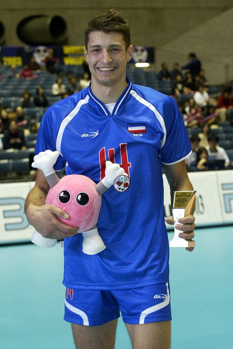 Ivan Miljković chơi ở vị trí đối chuyền