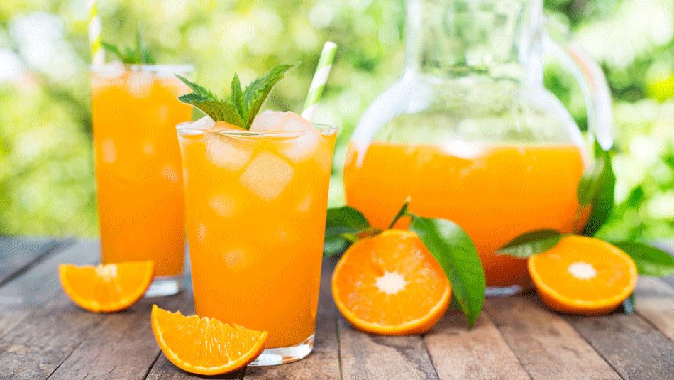 Uống nước cam mang đến hiệu quả cao cho người chơi thể thao