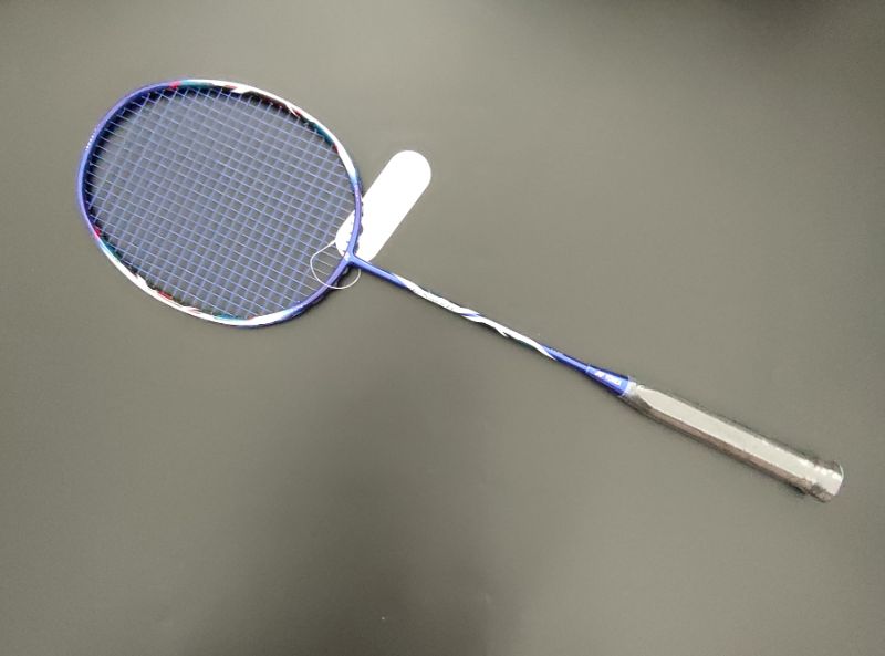 Yonex Arcsaber 11 được thiết kế với phần khung Graphite chắc chắn