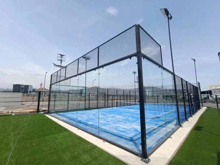 Thi cong san Padel 3