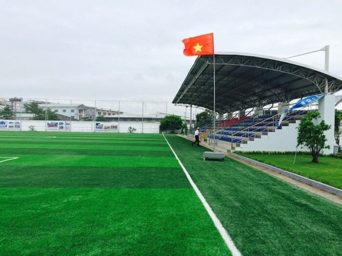 Thi công sân bóng đá cỏ nhân tạo giá tốt, chất lượng cao 4 thi cong san bong da co nhan tao 1 1