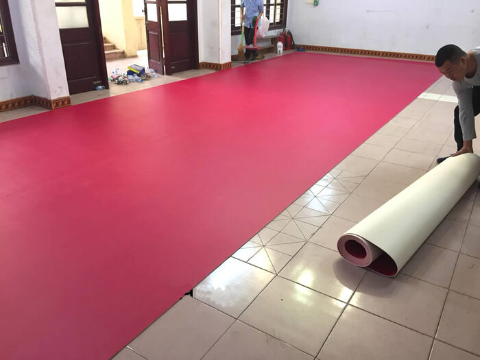 Thi công thảm sân bóng bàn chuyên nghiệp tại HT Sport 4 Thi công thảm sân bóng bàn được thực bởi đơn vị chuyên nghiệp, uy tín