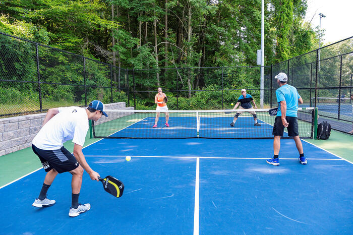 Thi công sân pickleball trọn gói tiêu chuẩn USAPA 6 Thực hiện thi công nền móng và xử lý bề mặt đóng vai trò quan trọng khi thi công