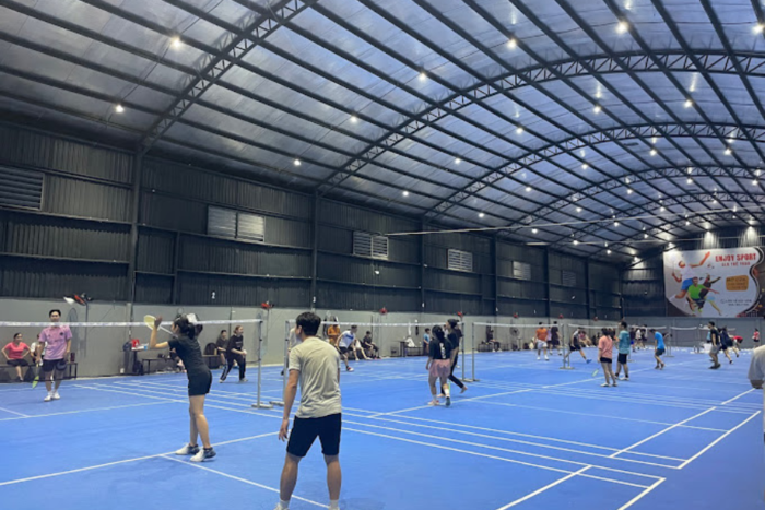 kinh doanh san cau long 3