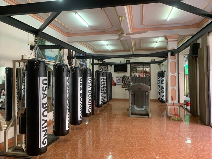 Thi công phòng tập võ thuật với bề mặt sàn là bước quan trọng